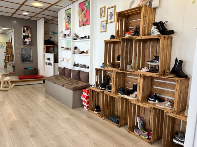 Magasin de chaussures à vendre - 72.0 m2 - 74 - Haute-Savoie